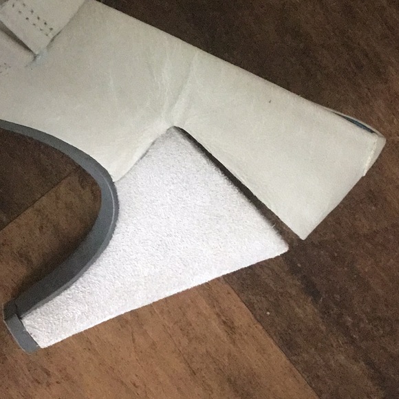 Size 7.5 off white Tsubo shoes - Picture 4 of 5